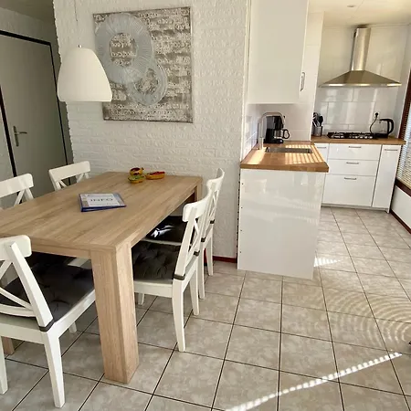 Noordzeehuisje Sint Maartensvlotbrug