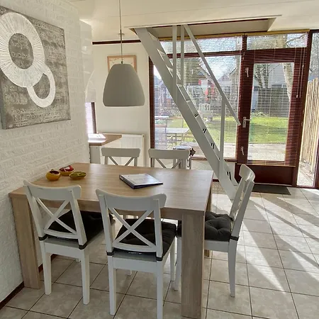 Noordzeehuisje Sint Maartensvlotbrug