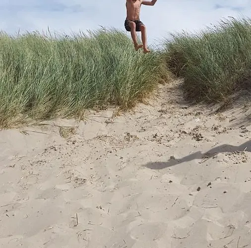 Noordzeehuisje Casa de Férias *