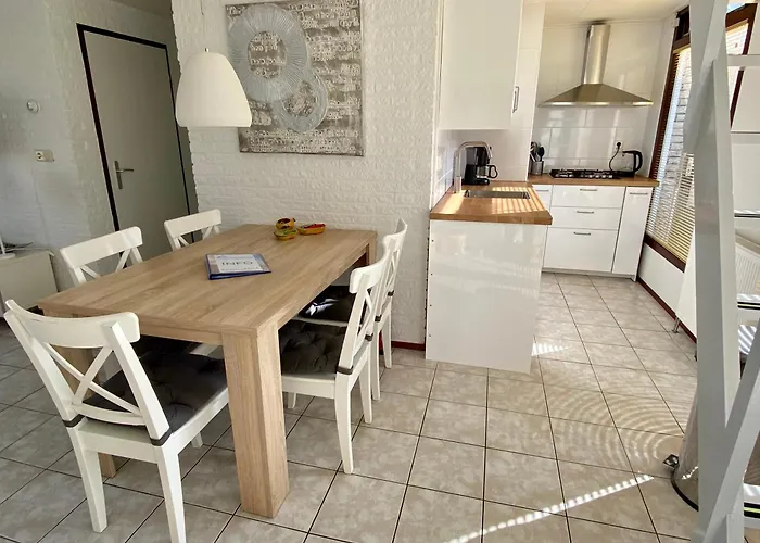 Noordzeehuisje Sint Maartensvlotbrug